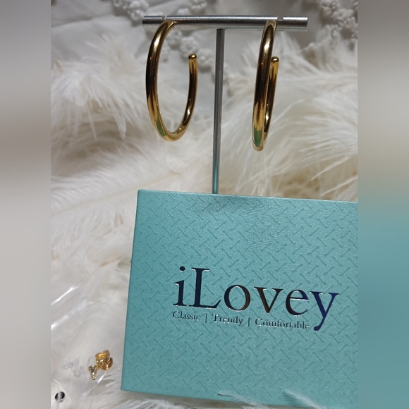 18k Hoop Earrings - Picture 6 of 7